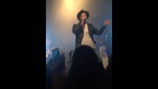 The Neighbourhood- Everybody&#39;s Watching Me (Uh Oh)