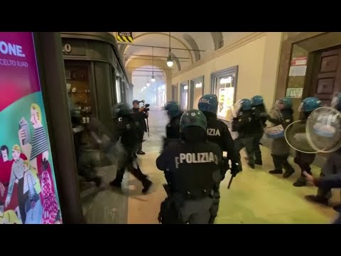 意大利實行冠狀病毒宵禁後爆發暴力抗議活動 (Violent protests in Italy erupt after coronavirus curfew instituted)
