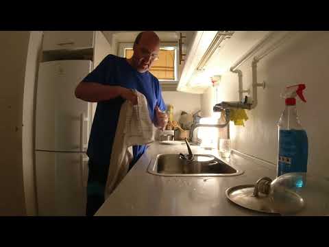 MongoTV_9424 - Vasker Op Søndag Formiddag i En 30 Grader Varm Lejlighed