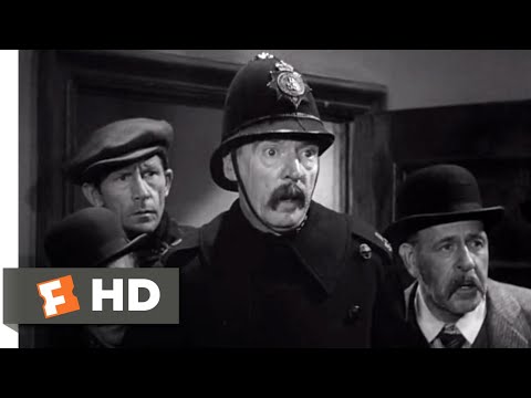 The Invisible Man (1933) - Terrorizing the Village Scene (2/10) | Movieclips