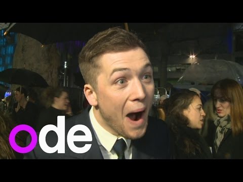 王牌特工》劇組在全球首映式上談論小玩意、詹姆斯-邦德和西裝男。特勤局的演員們在全球首映式上討論了小玩意、詹姆斯-邦德和西裝男的問題 (Kingsman: The Secret Service cast talk gadgets, James Bond and men in suits at world premiere)