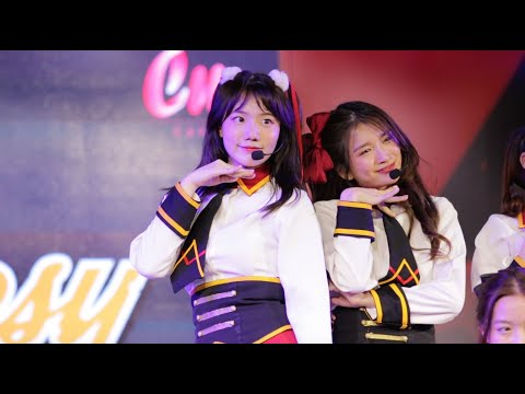 ขอโทษที่สวย [FanCam] Atom Cm Cafe (Cheesy Pie) #ระวังโดนตก !