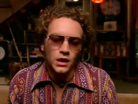 That ’70s Show trailer frame with the cast in the Vista Cruiser, signaling the soundtrack’s feel-good funk and disco energy