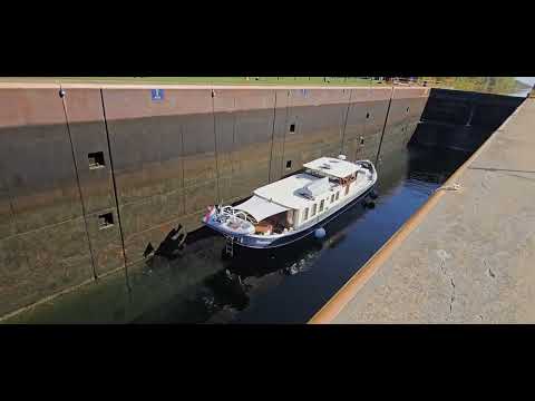 Parnassia 65' "Luxe Motor" Eastbound Erie Canal