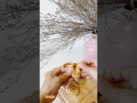 BƠ ĐẬU PHỘNG &amp; BÁNH MÌ CUỘN - By D.I.M