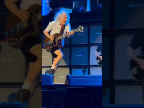 Most epic duckwalk by AC/DC's 70 years old guitar legend Angus Young! ⚡ #ACDC #angusyoung #duckwalk