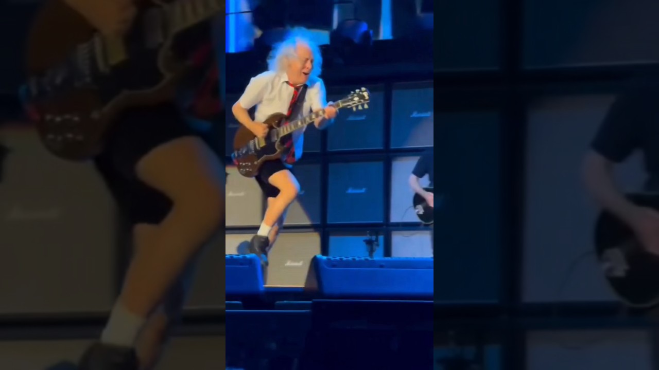 Most epic duckwalk by AC/DC's 70 years old guitar legend Angus Young! ⚡ #ACDC #angusyoung #duckwalk