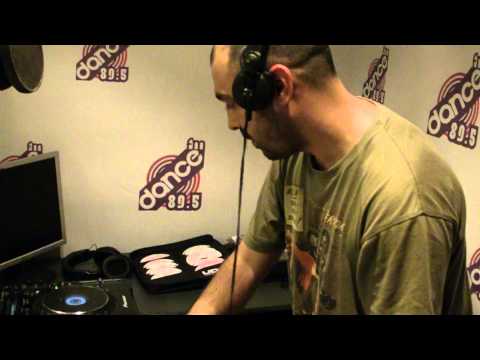 Negru @ Nights Underground #006 @ Dance FM 89,5 - 31.03.2011 (HD)