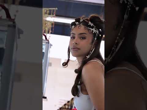 Bella ft Young Uno - With It