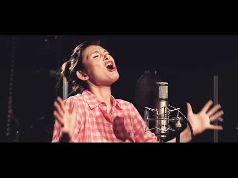 Monika Urlik - Spijam z Twoich Ust ... ( One Mic One Take Live )