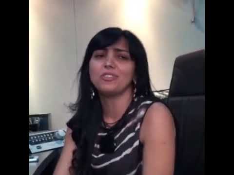 Eyshila chorando e ouvindo o CD "Da Eternidade" da Fernanda Brum