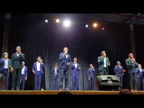 Rusante  'TULANGILE' so well! 😃 the audience WON'T LET THEM LEAVE THE STAGE!!