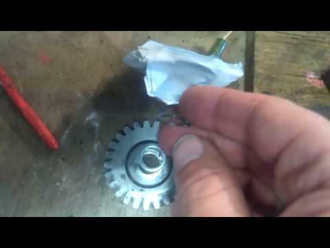 Yamaha DT50mx  engine splitting -  using crankcase splitting tool