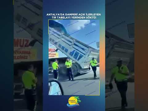 Antalya'da damperi açık ilerleyen tır tabelayı yerinden söktü!