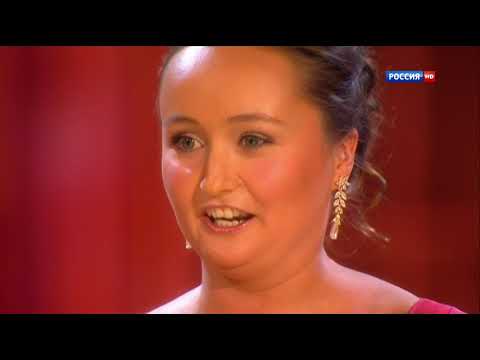 Julia Lezhneva sings the Rossinian Chromatic ("Ladder") Coloratura with Full Support and Agility