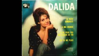 Toi Tu Me Plais Lyrics English Translation
