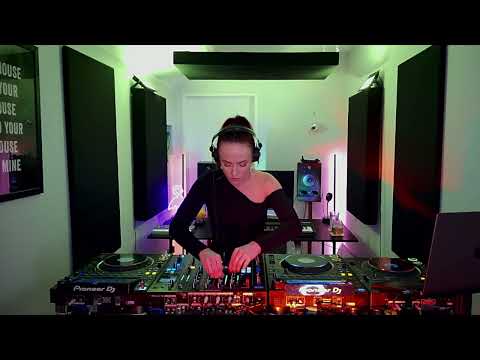 Deep & Progressive Underground House Tech Mix - AmyElle Live Set