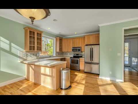 61 Channing Cross, Hampton Bays, NY 11946