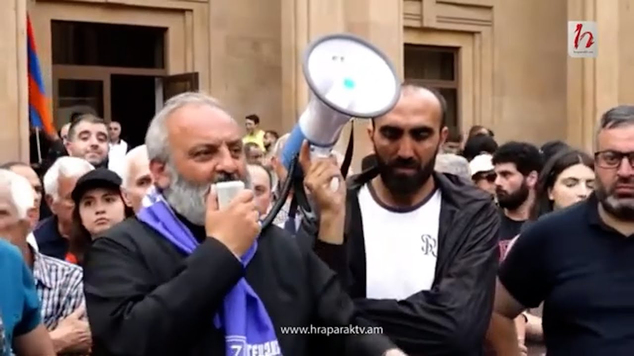 Ստախոս վախկոտը նորից փախավ ժողովրդից. Սրբազան