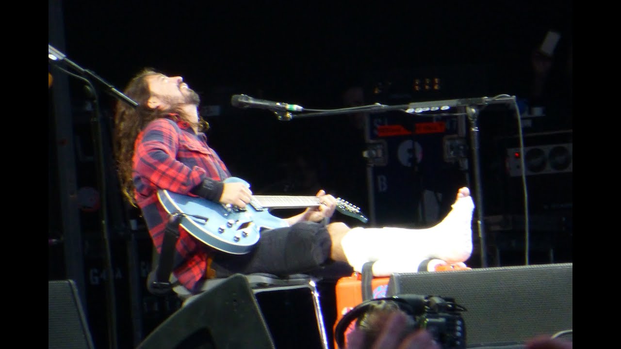 Foo Fighters @ Ullevi, Gothenburg, Sweden 2015-06-12 - DAVE BROKEN LEG - YouTube