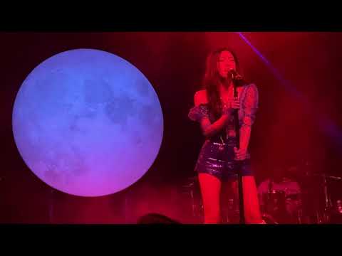 Tiffany Young In My Blood cover  Fancam Magnetic Moon Tour Dallas 11/16/19