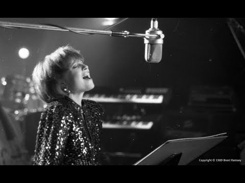 Квитка Цисык (Kasey Cisyk) – известная певица из Украины