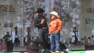 Espinoza Paz - La Que Sufre Es Mi Mama - YouTube2