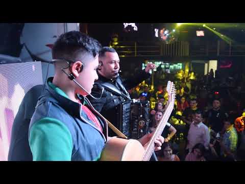 Axel Rodriguez- Tocando con Los Buitres De Culiacan Sinaloa