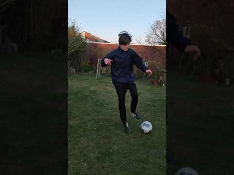 #1 Rhythmisches Dribbling, zählt zu Technik/Ballführung.