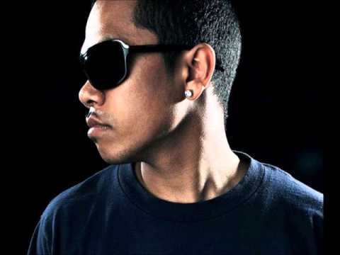 Zedd vs BASTO - Stormchaser vs Fall Into The Sky (Chuckie Mashup)