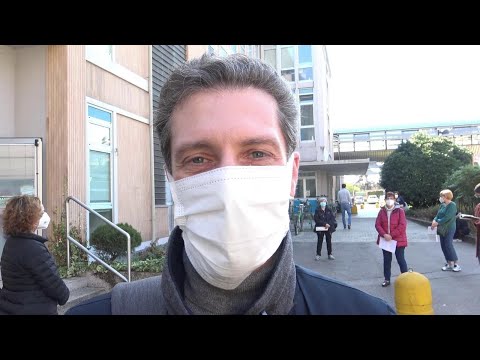 Il prof Andrea Maggi si vaccina: «Questo è l"    antidoto per ritrovare la libertà»