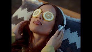Aqui Comigo Lyrics English Translation