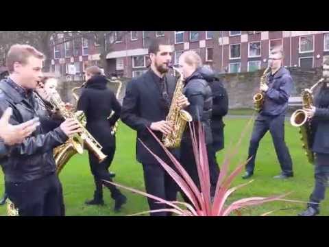 Dag 83 - De Buitenpianist van Cultuurschip Thor - ArtEZ/HKU Saxophone Orchestra