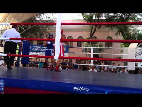 Khalil Ali Zada afghan boxer with red clothes vs uzbek boxer wine 3-2