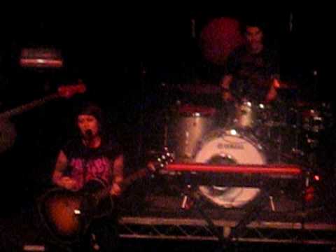 tegan and sara-get used to tee tee stealing your heart.