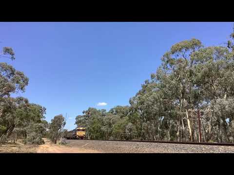 MK82. 8183 leads the AK cars through Stawell, 14:24 , 10/02/2021