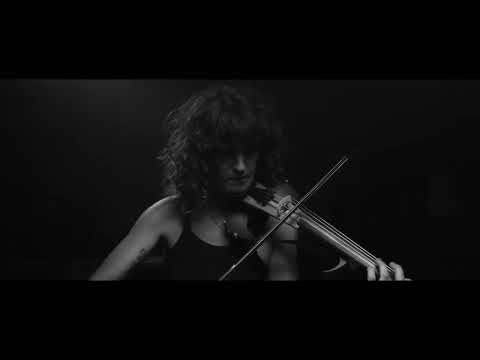 Xani performs at Kew Court House
