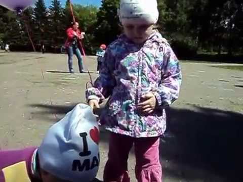 Nastya and Arish eat ice cream 31.05.2015