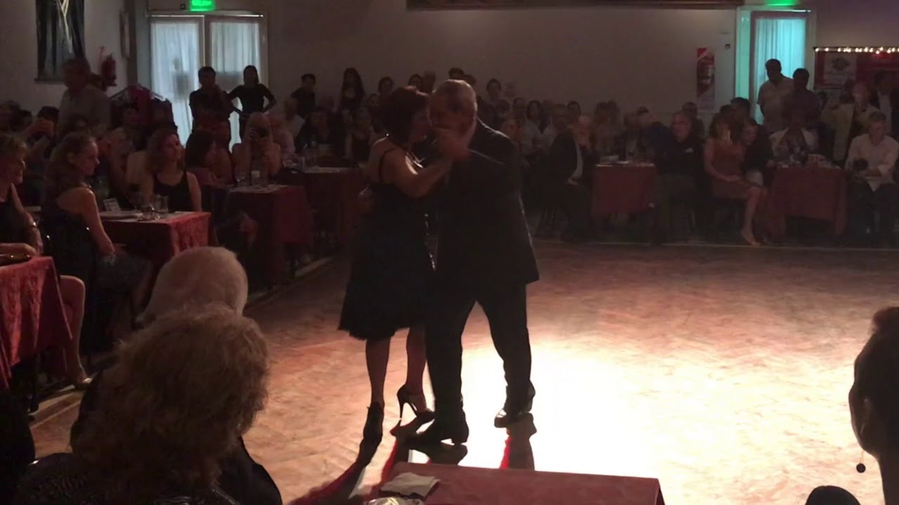 Blas Catrenau & Myriam Pincen bailan en Milonga Parakultural Salón Canning