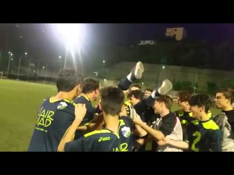 Giovanissimi - vittoria Torneo Don Rossi Granato - "stage diving" per il mister Tramontana