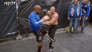 2 minuten klappen incasseren - MEEUWIS &amp; DE MOL MAKEN VRIENDEN