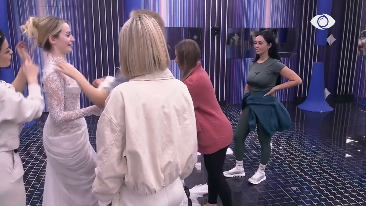 Selin provon fustanin e nusërisë, banoret e ndihmojnë