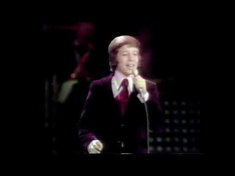 Throwback to 1974 – David Lawrence shares the stage with his dad, Steve Lawrence