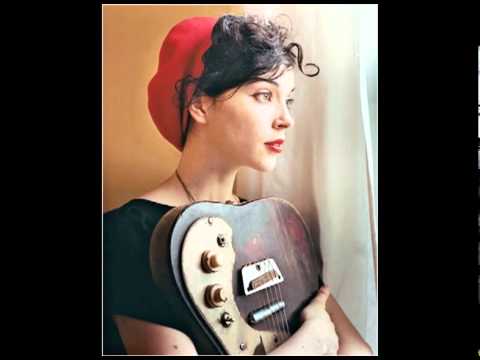 Videoclip de Hysterical Strength — St. Vincent