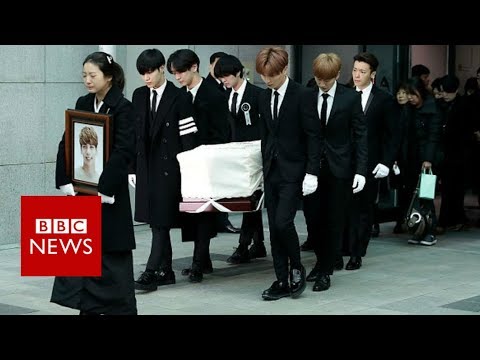 A tearful farewell to K-pop star Jonghyun - BBC News