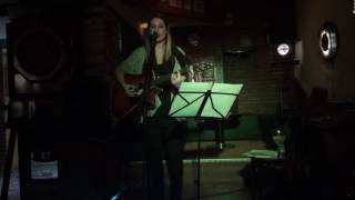 En medio de este show - Laura Ordoñez