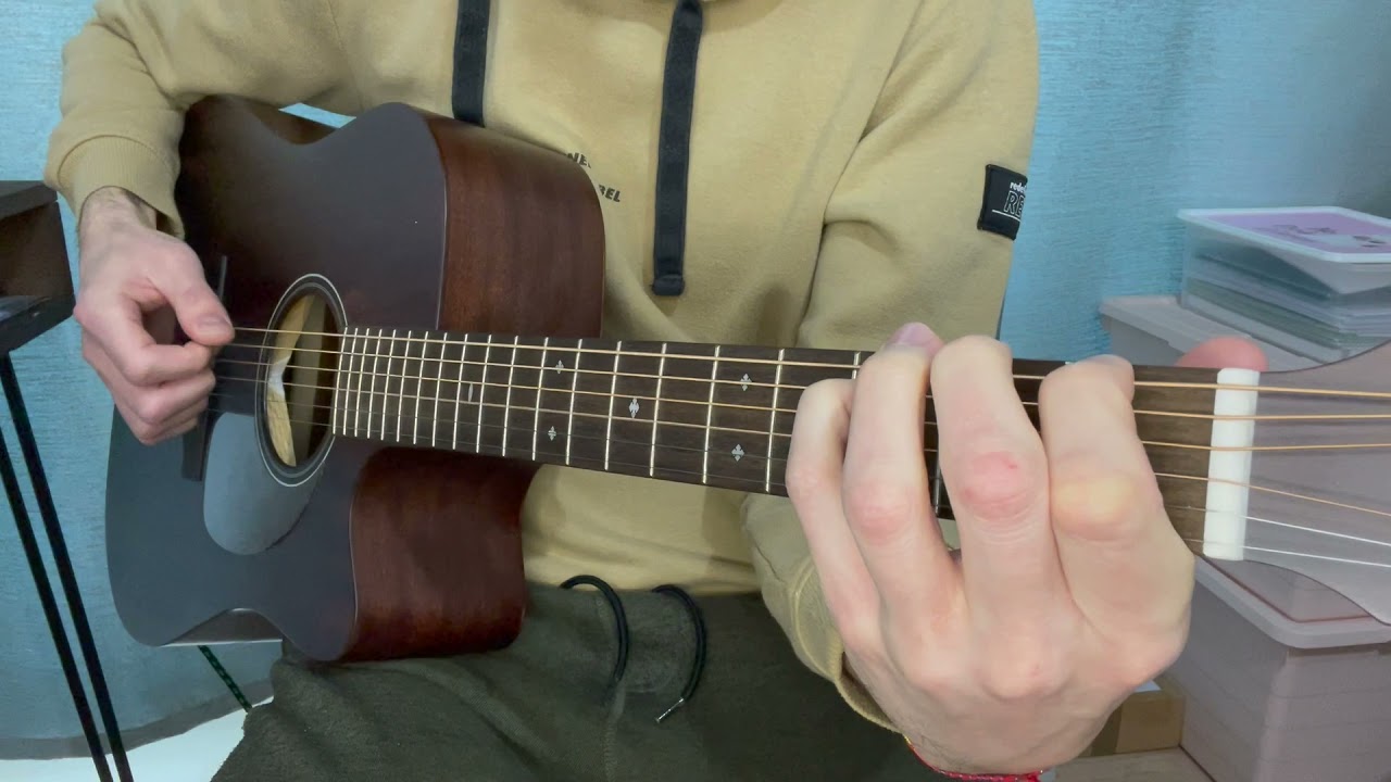 Guitarist playing the clean arpeggiated intro riff to Don't Fear The Reaper on electric guitar