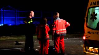 preview picture of video 'Zwaargewonde na aanrijding tussen auto en lijnbus op Naaldwijkseweg 's-Gravenzande'