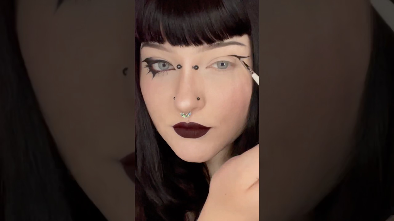 Bat wing eyeliner tutorial 🦇