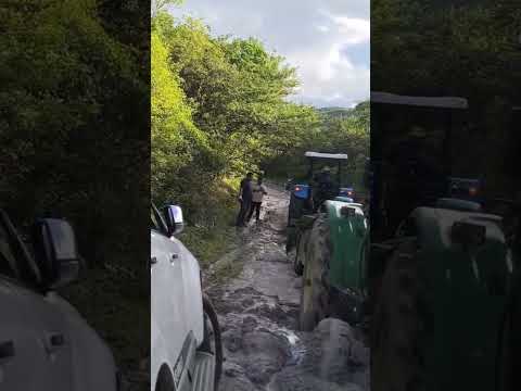 Município de Mãe D'água Paraíba é tanta chuva que está atolando até trator. Como Deus é bom